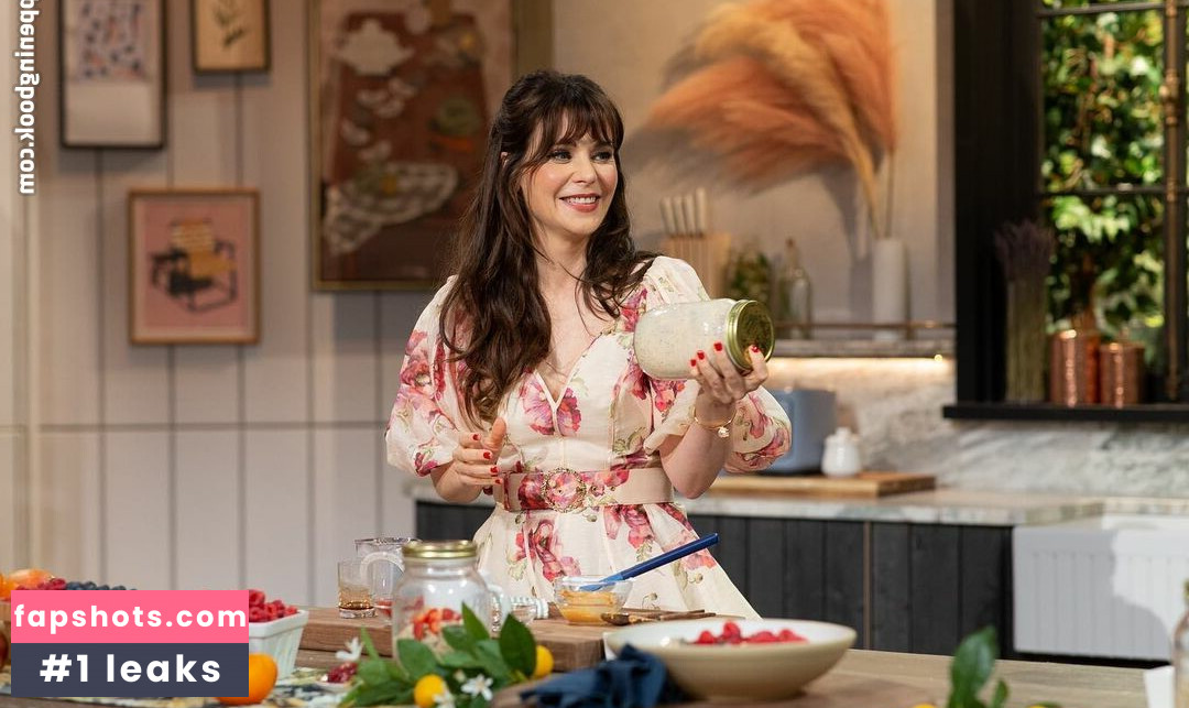 Zooey Deschanel gallery photo #53