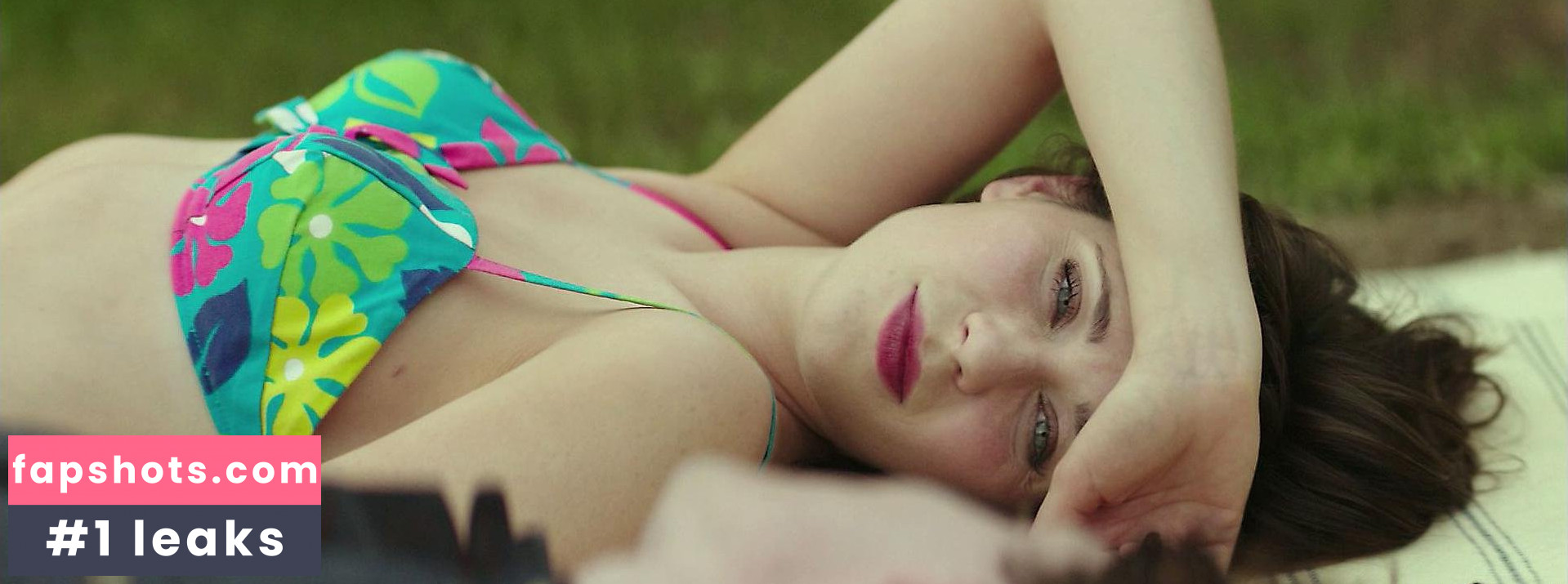 Zooey Deschanel gallery photo #78