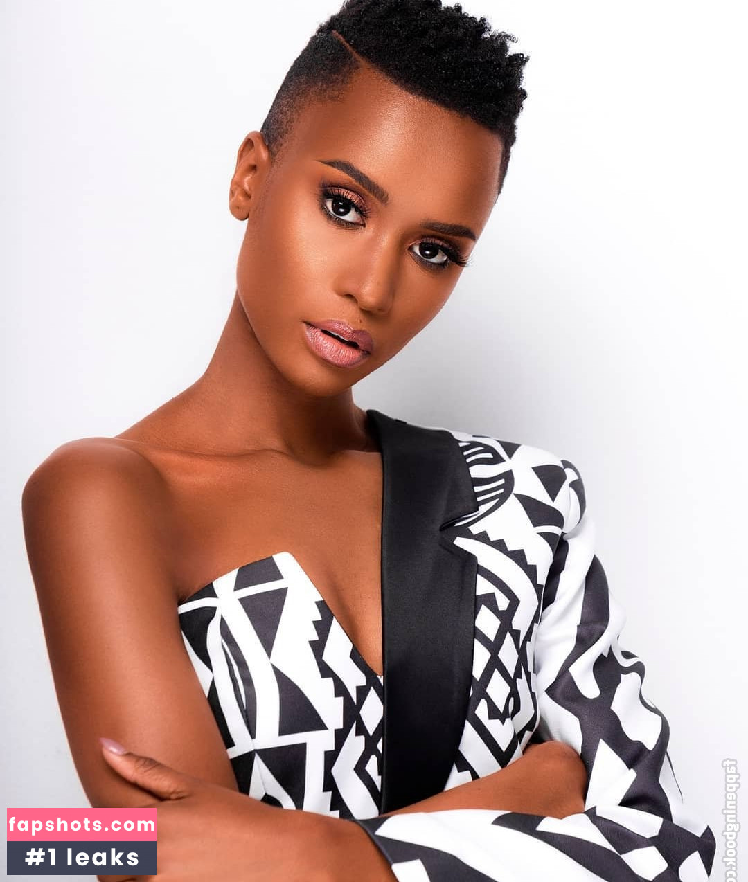 Zozibini Tunzi gallery photo #39