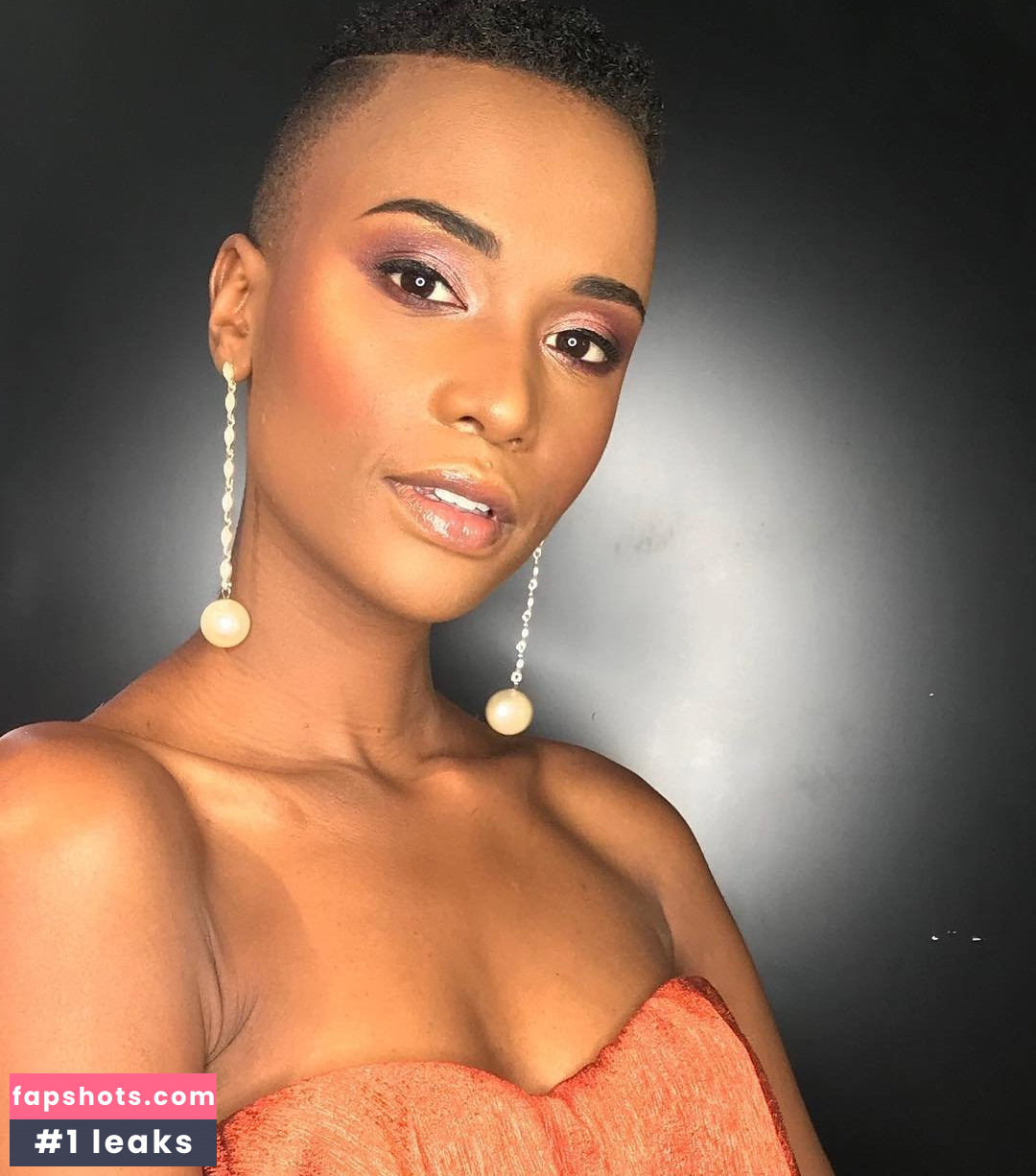 Zozibini Tunzi gallery photo #50