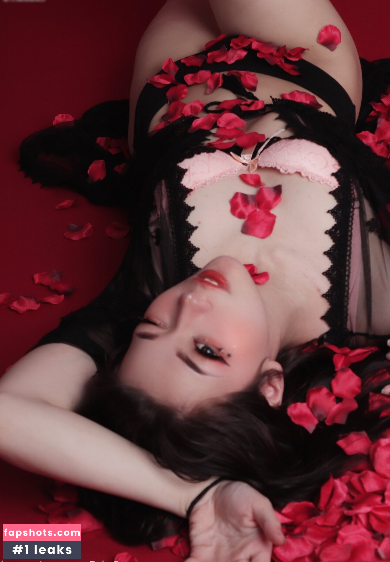 Zureeal gallery photo #14